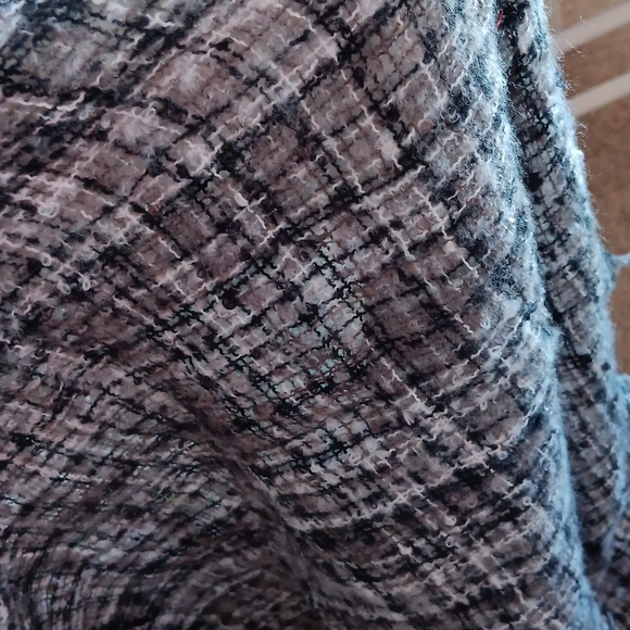Wrap~ black and white acrylic plaid - Picture 2 of 4